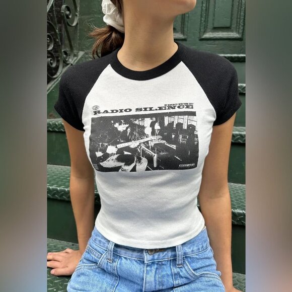Brandy Melville Radio Silence Baby Tee One Size - Picture 1 of 6
